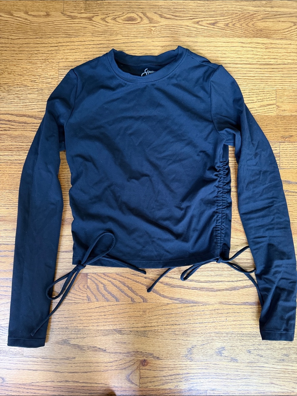 EUC FANKA Black Long-Sleeve Ruched Side Tie Exercise Work Out Top Run Cropped